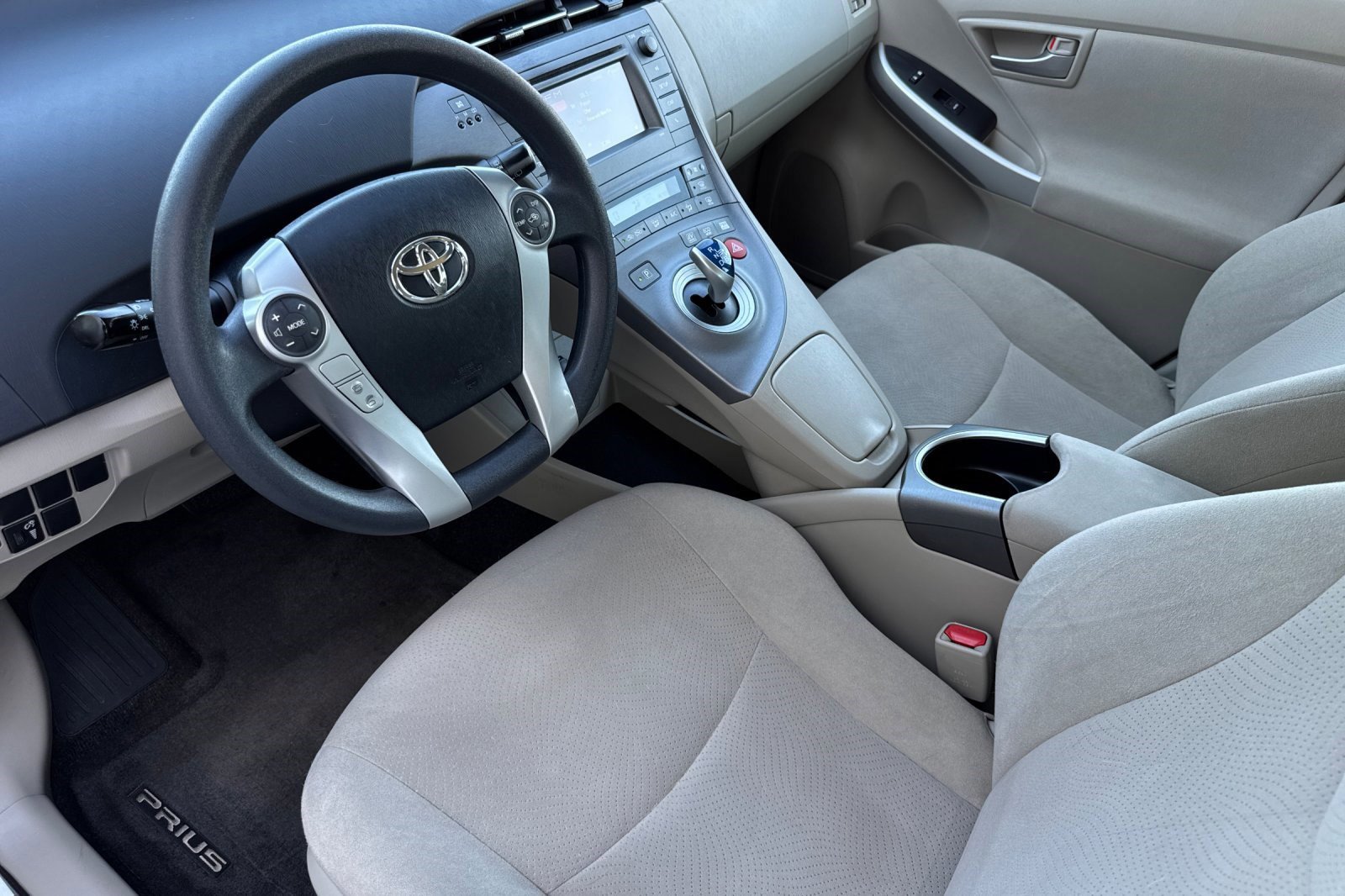 2014 Toyota Prius Two photo 4