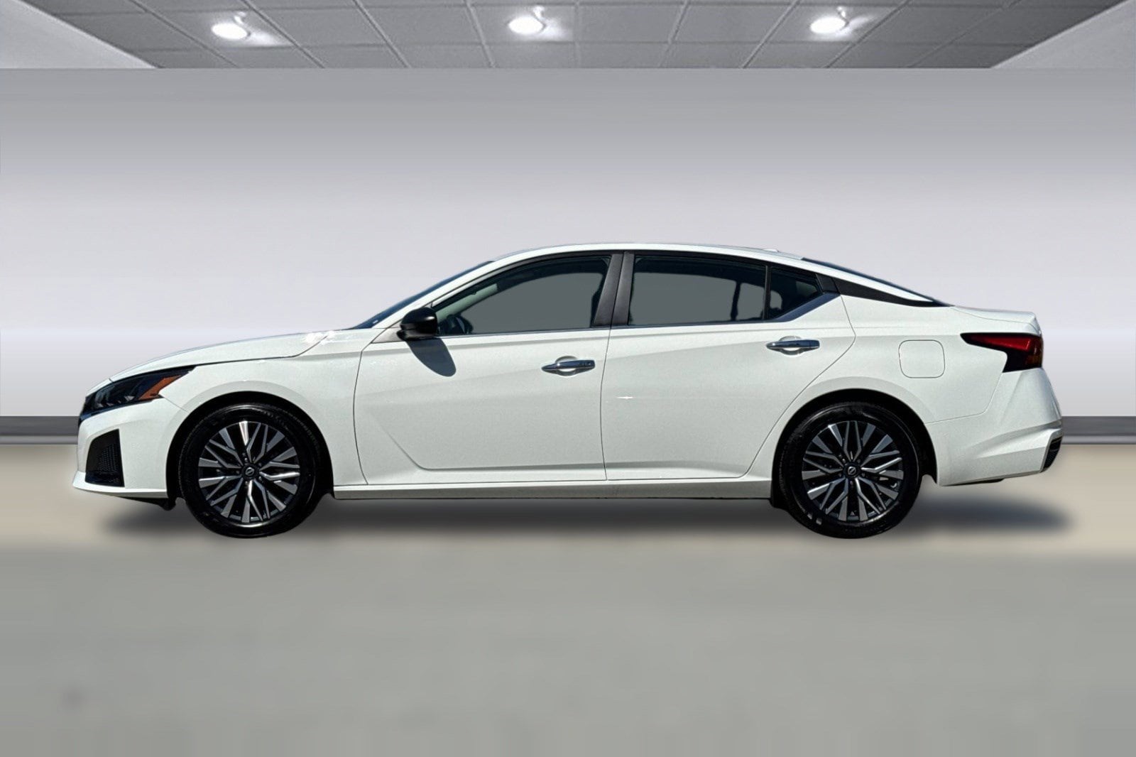 2025 Nissan Altima SV photo 5
