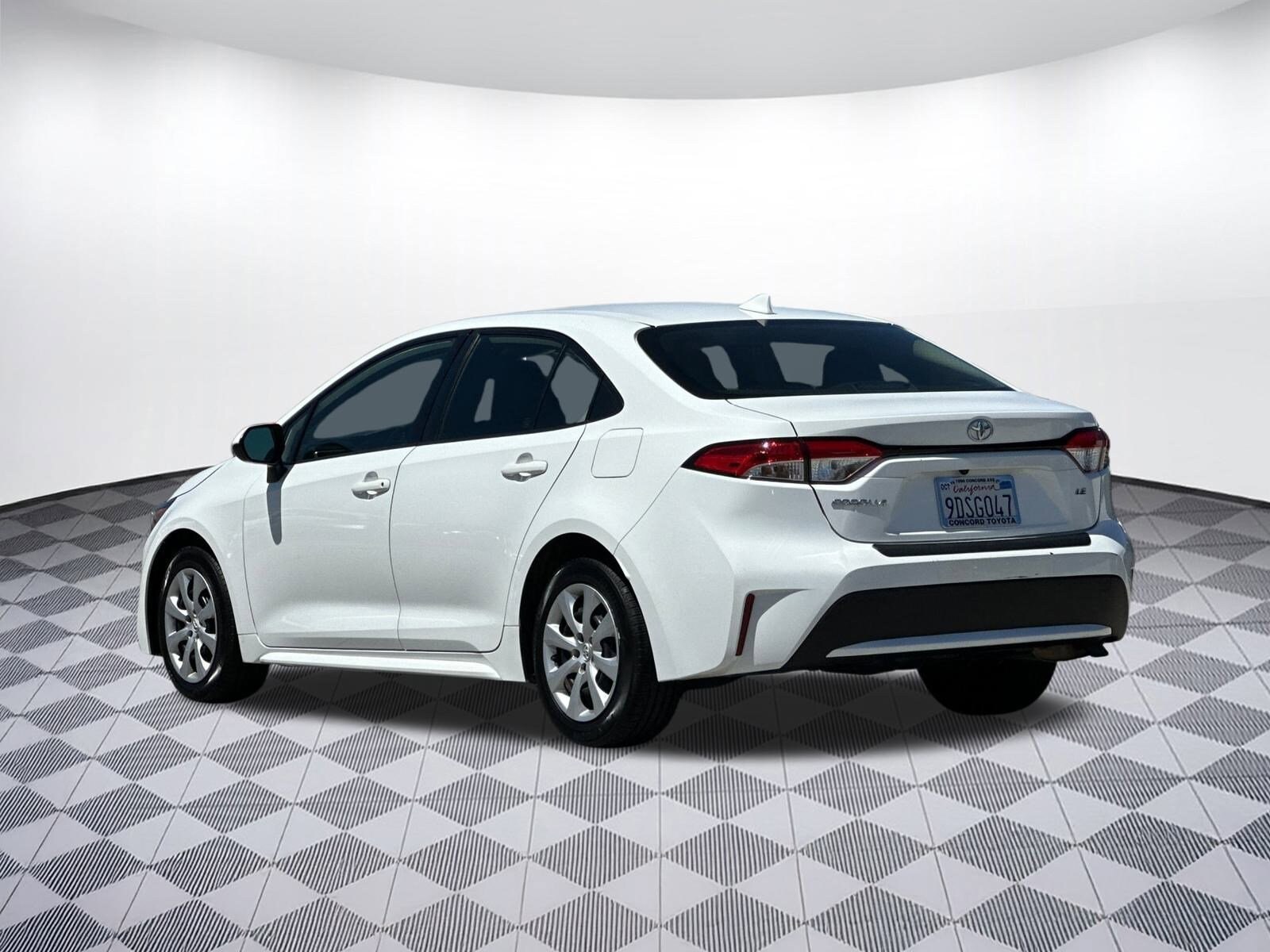 2022 Toyota Corolla LE photo 3