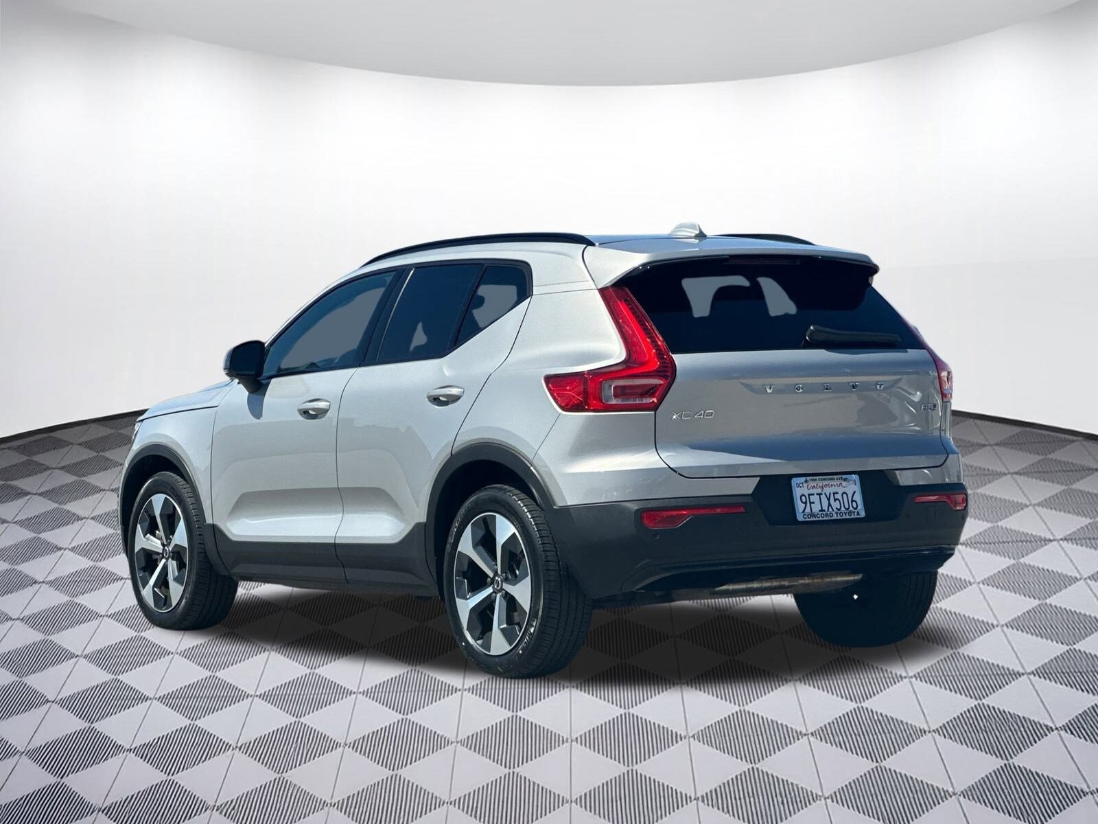 2024 Volvo XC40 Core photo 3