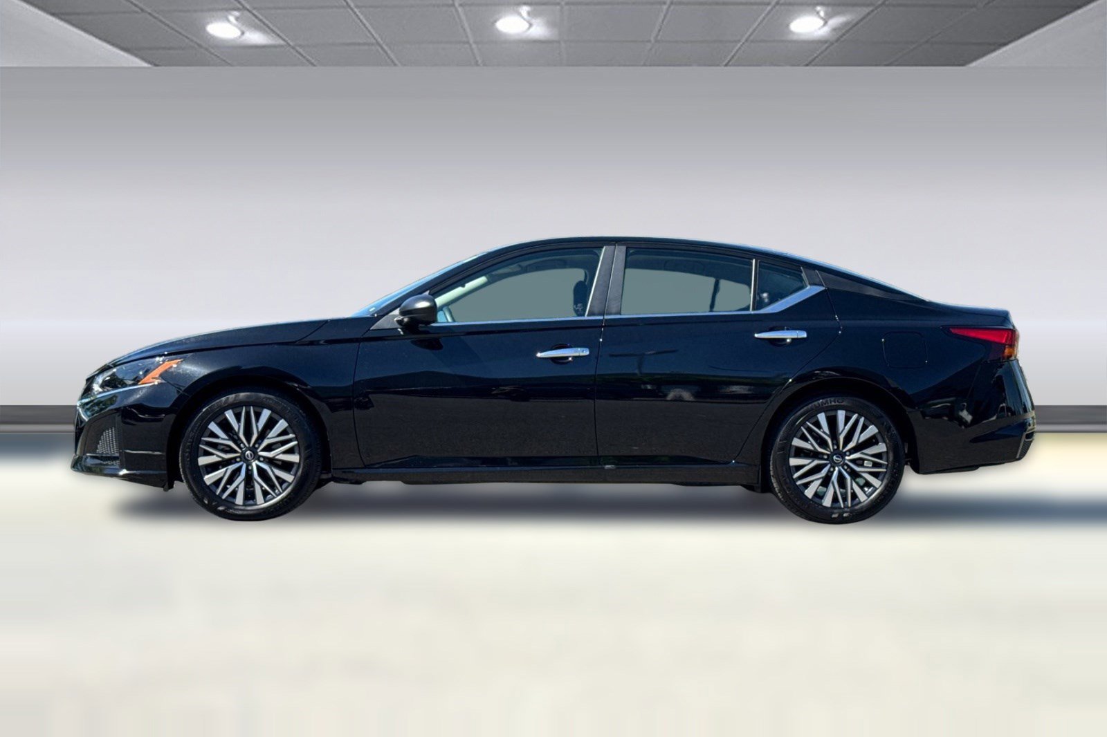 2025 Nissan Altima SV photo 5