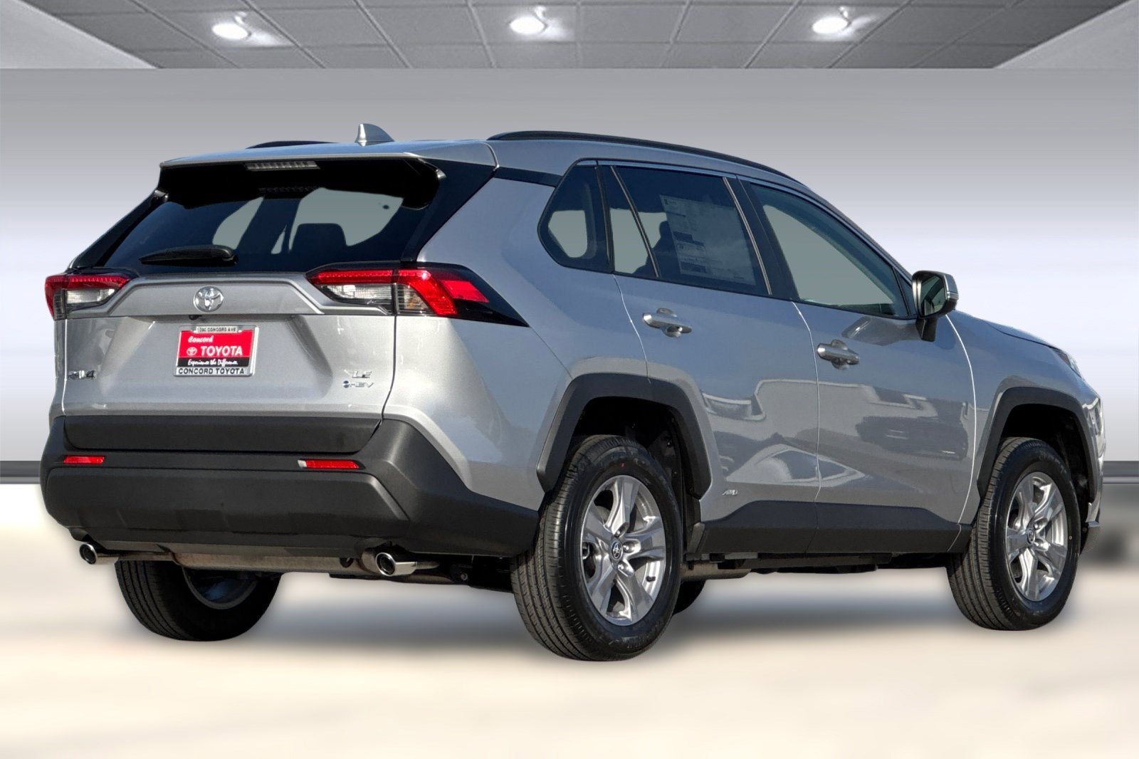 2025 Toyota RAV4 Hybrid LE photo 3