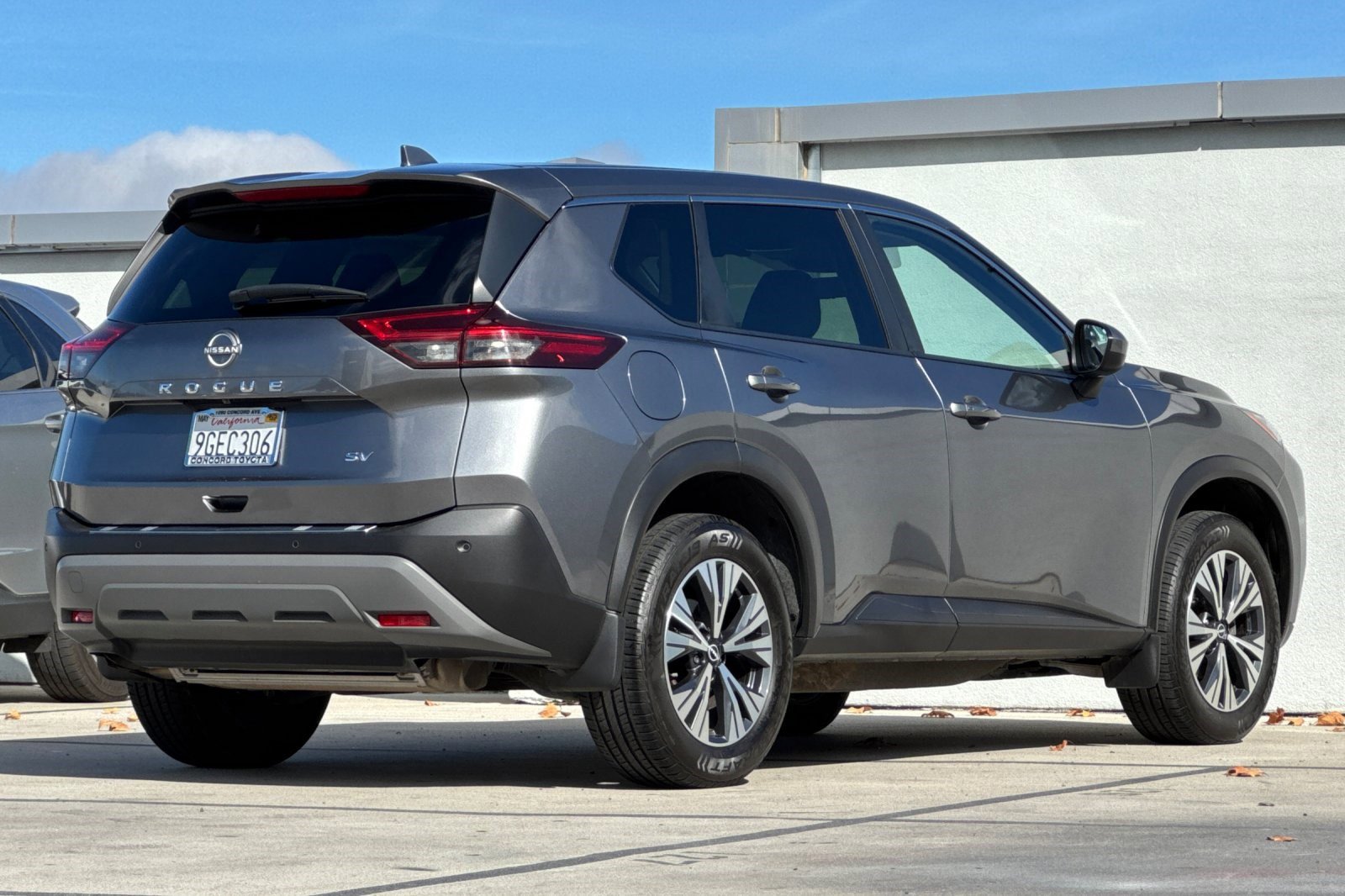2023 Nissan Rogue SV photo 3