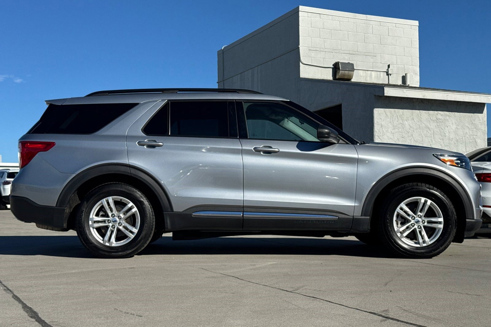 2023 Ford Explorer XLT photo 2