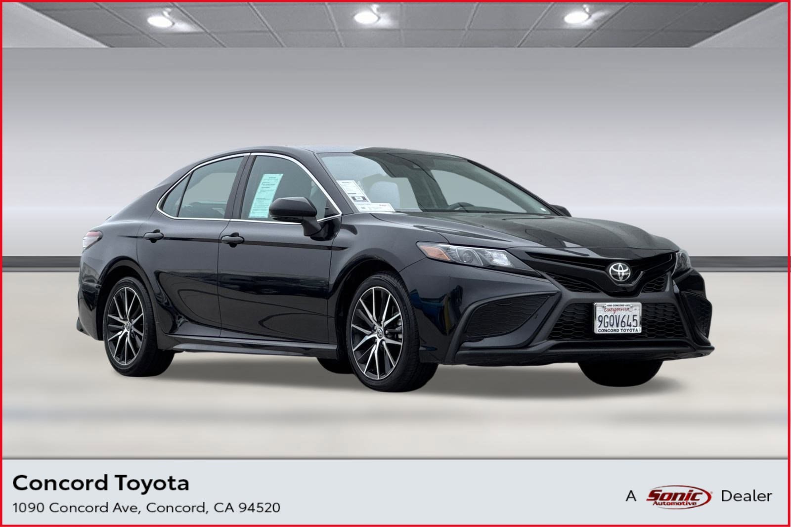 2023 Toyota Camry SE's photo