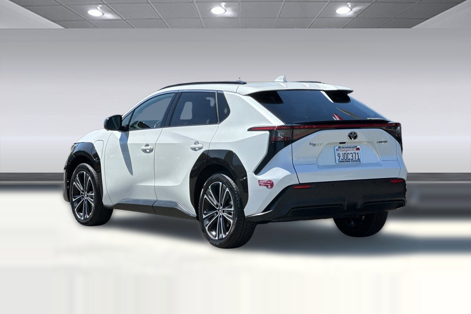 2023 Toyota bZ4X XLE photo 3