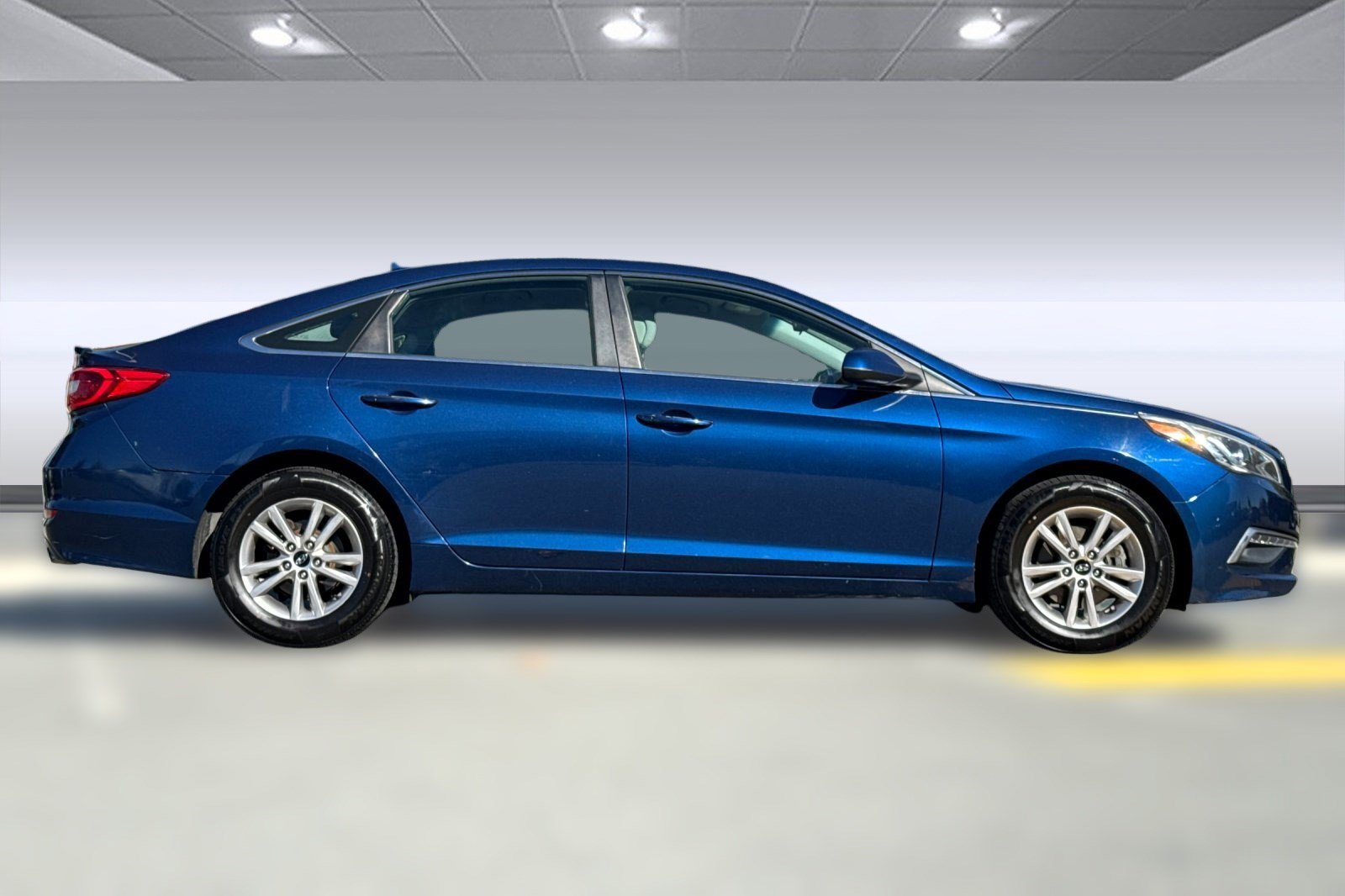 2015 Hyundai Sonata SE photo 2