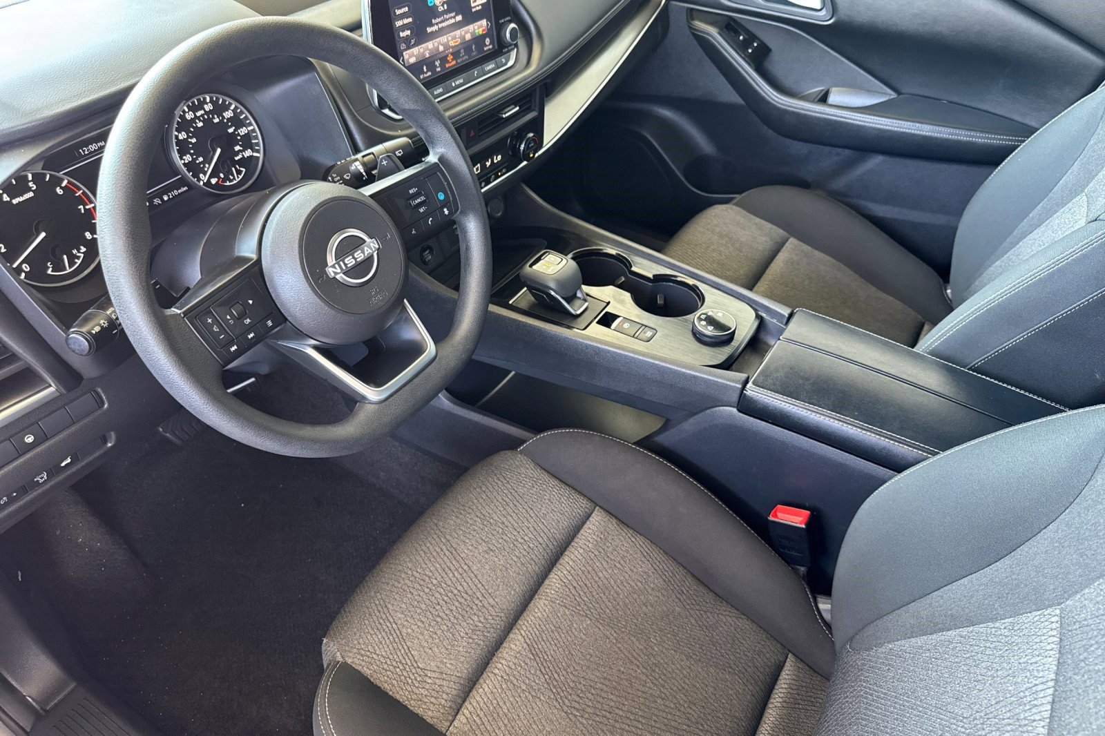 2024 Nissan Rogue SV photo 4