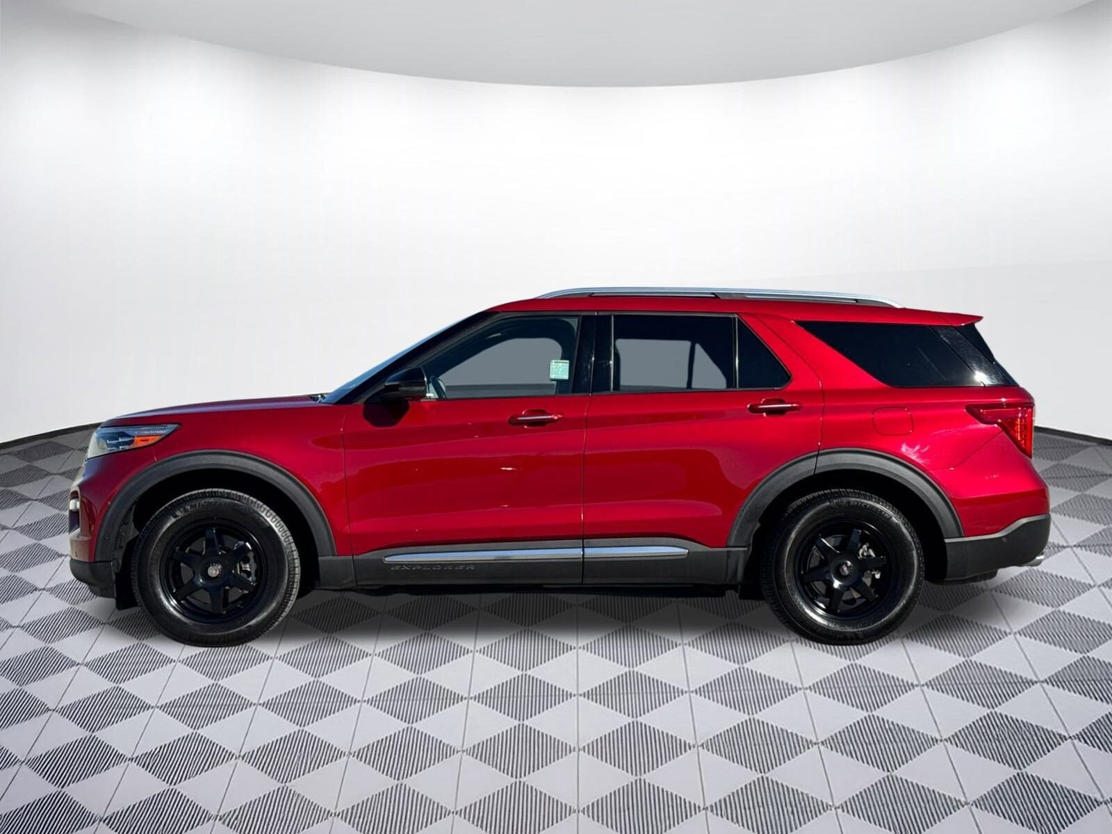 2020 Ford Explorer Platinum photo 2