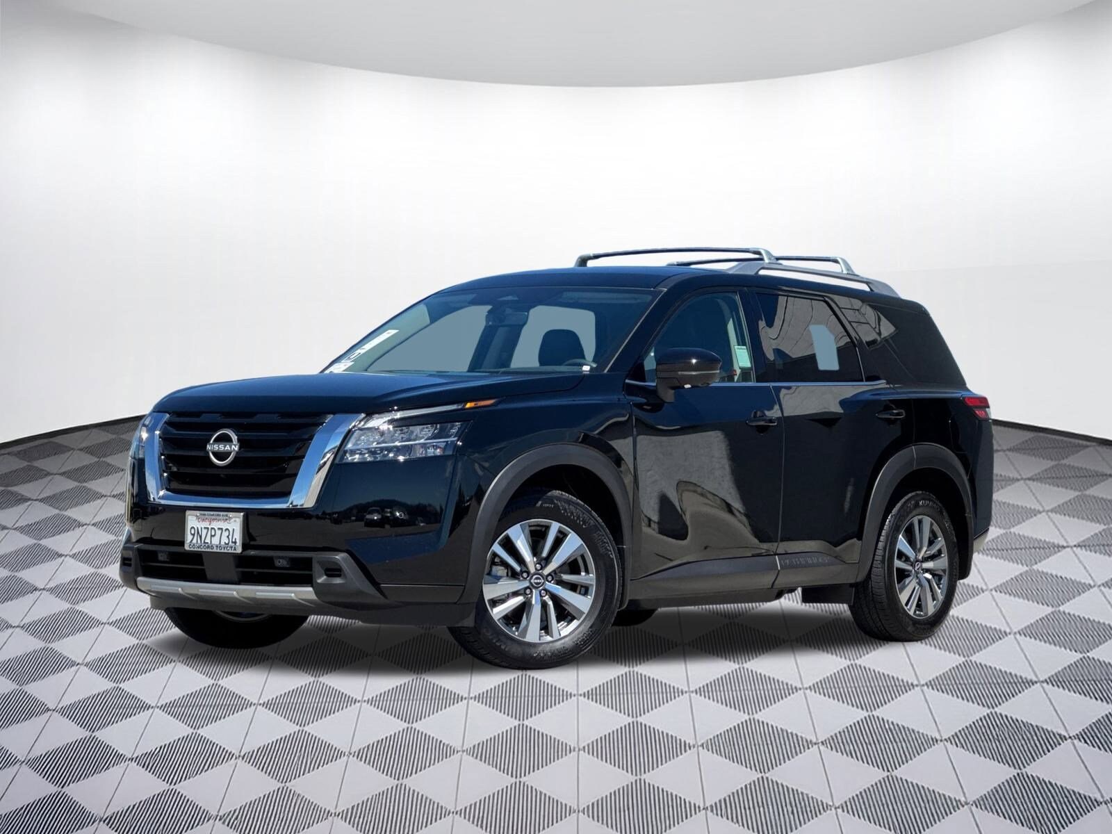 2024 Nissan Pathfinder SL photo 2