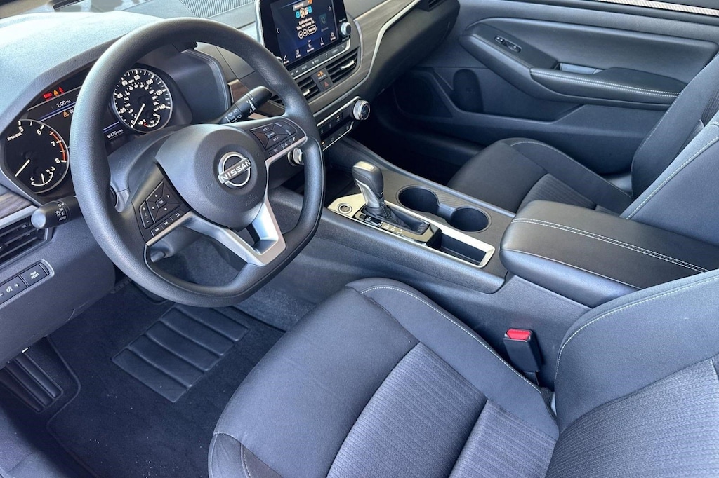 Used 2025 Nissan Altima SV Sedan