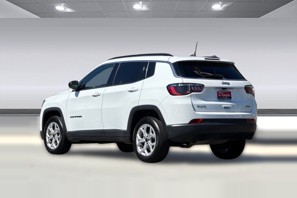 Used 2025 Jeep Compass Latitude SUV