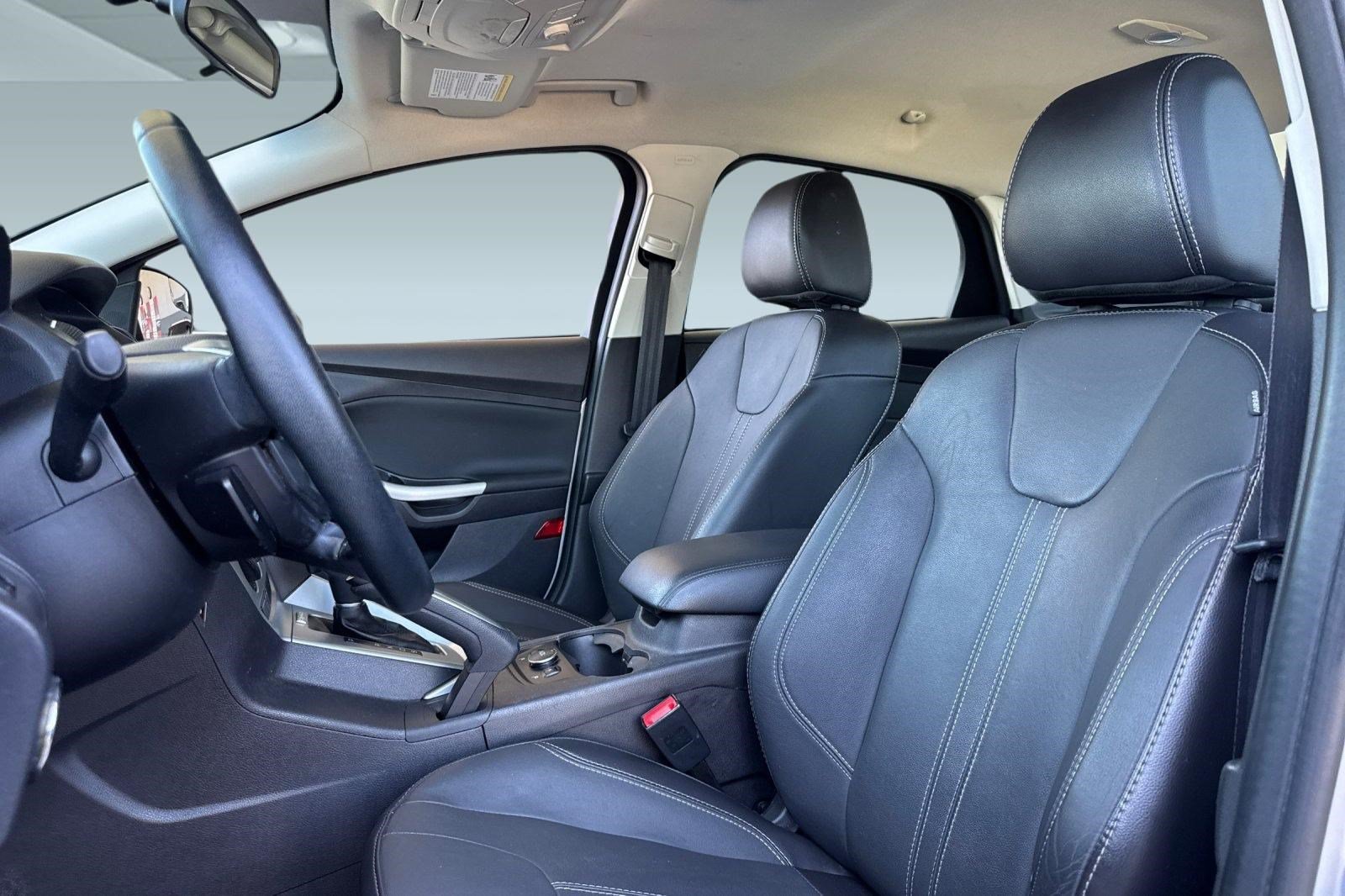 Focus SE Sedan