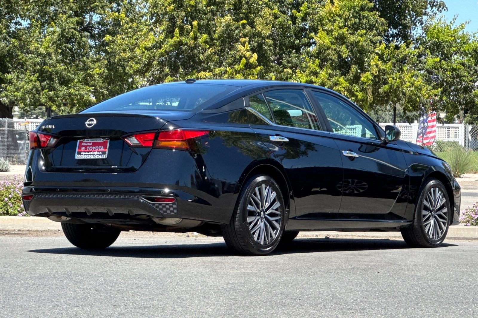 2025 Nissan Altima SV - Photo 9