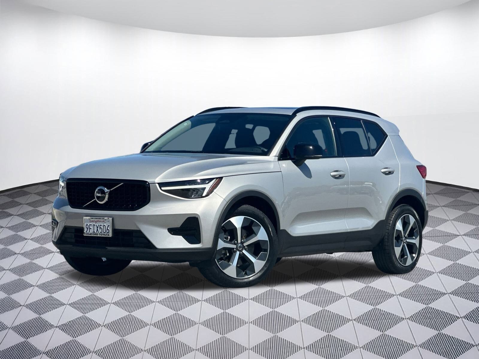 2024 Volvo XC40 Core photo 2