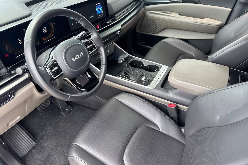 Used 2026 Kia Carnival LXS Van Passenger Van