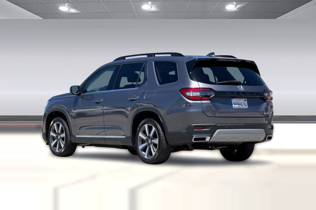 Used 2025 Honda Pilot Touring SUV