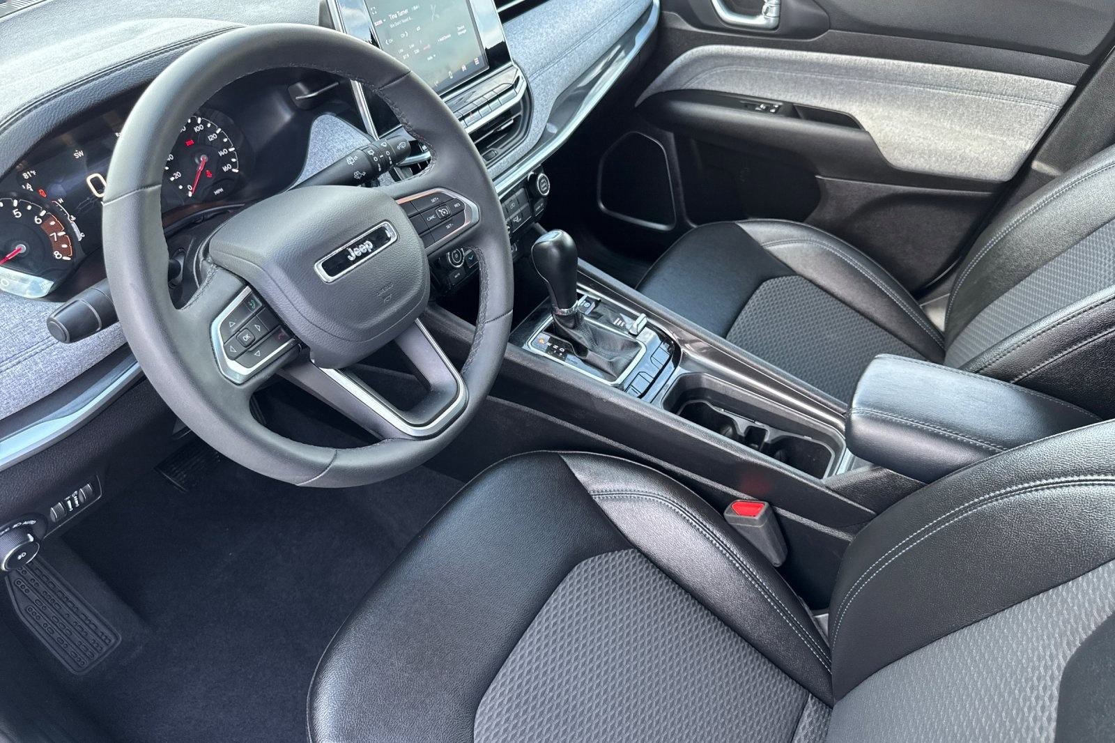 2025 Jeep Compass Latitude photo 3