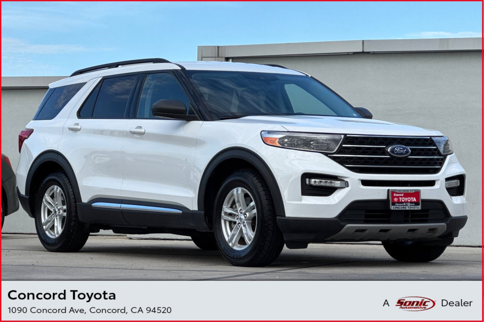 2023 Ford Explorer XLT photo 2