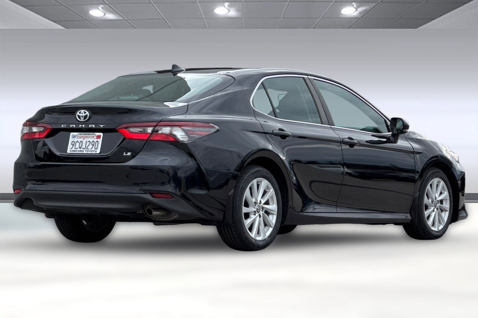 2023 Toyota Camry LE photo 3