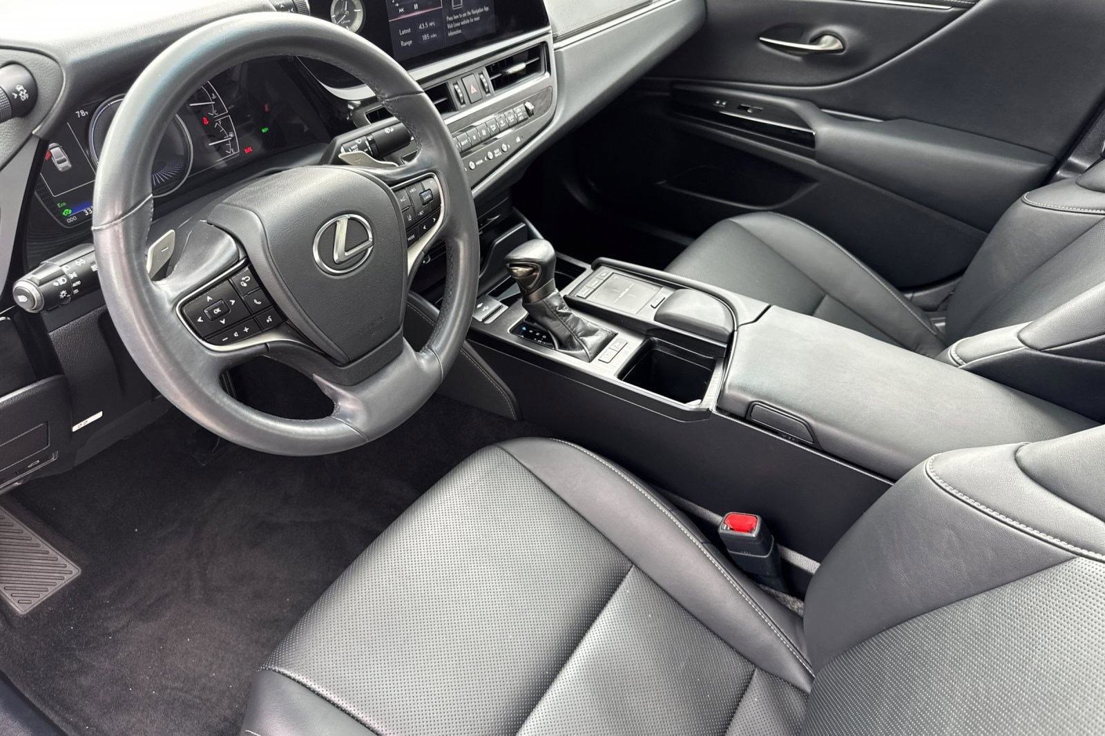 2022 Lexus ES 300h photo 4
