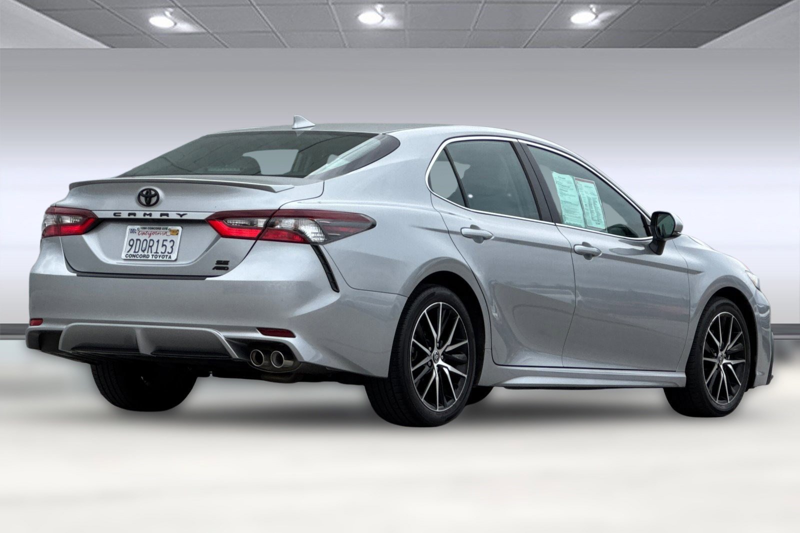2023 Toyota Camry SE photo 3