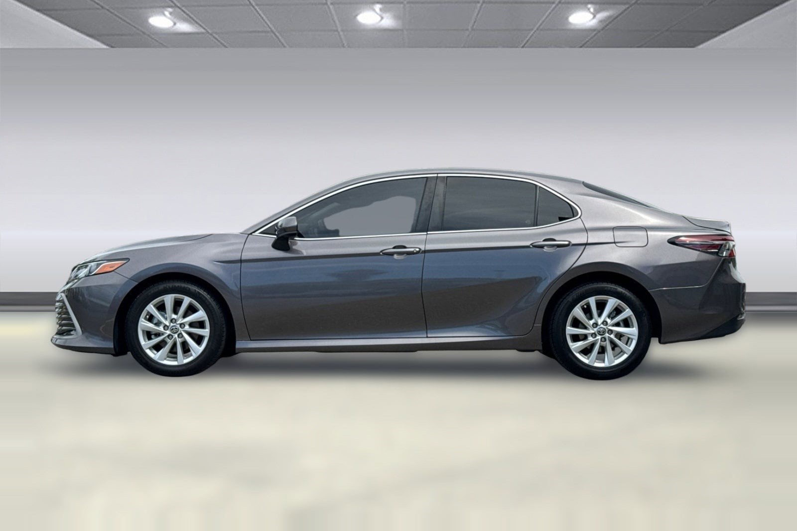 2023 Toyota Camry LE photo 5