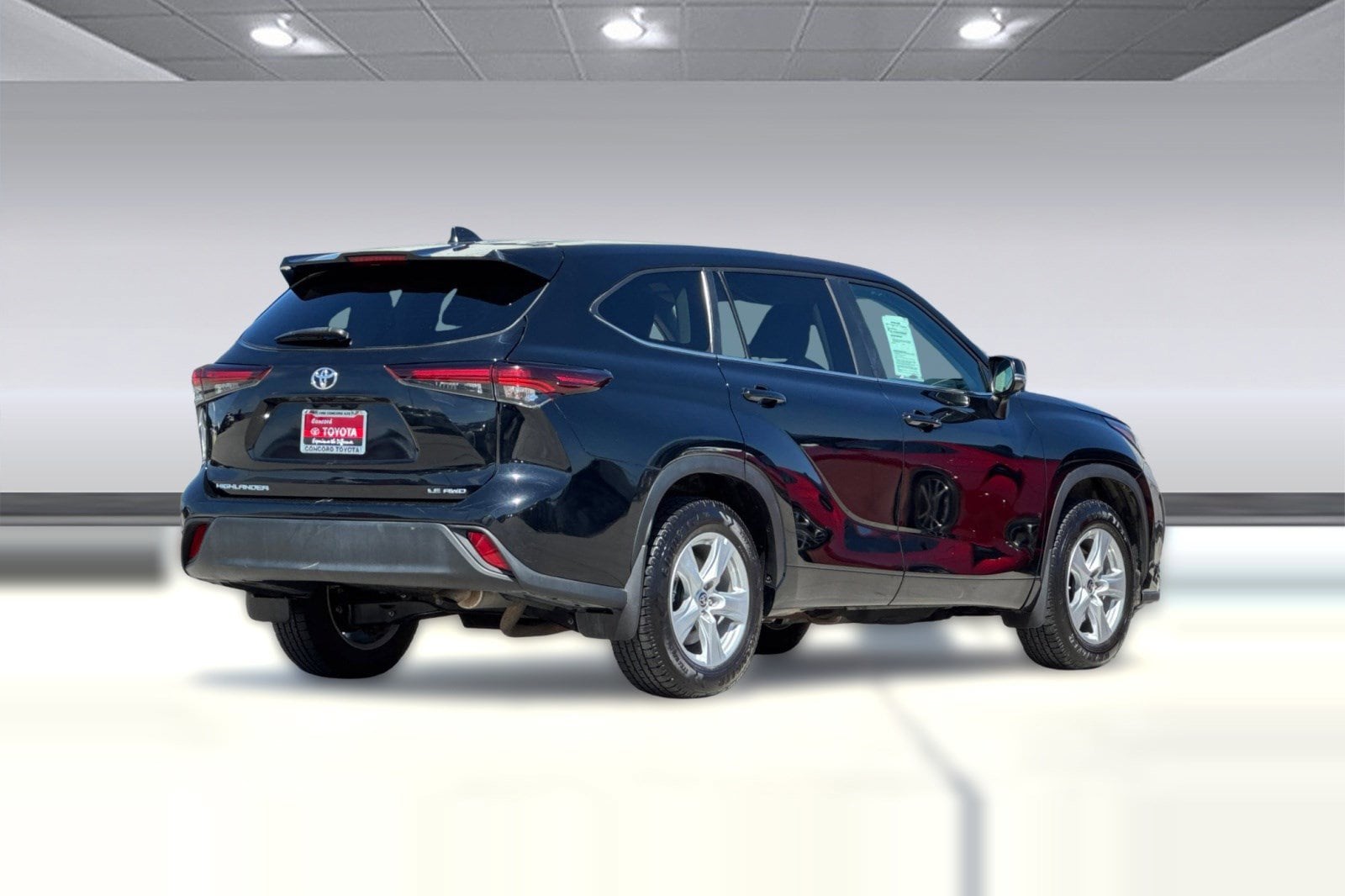 2024 Toyota Highlander LE photo 2