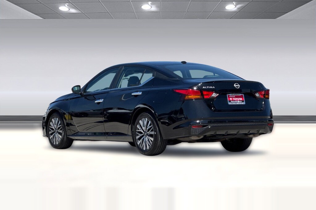 Used 2025 Nissan Altima SV Sedan