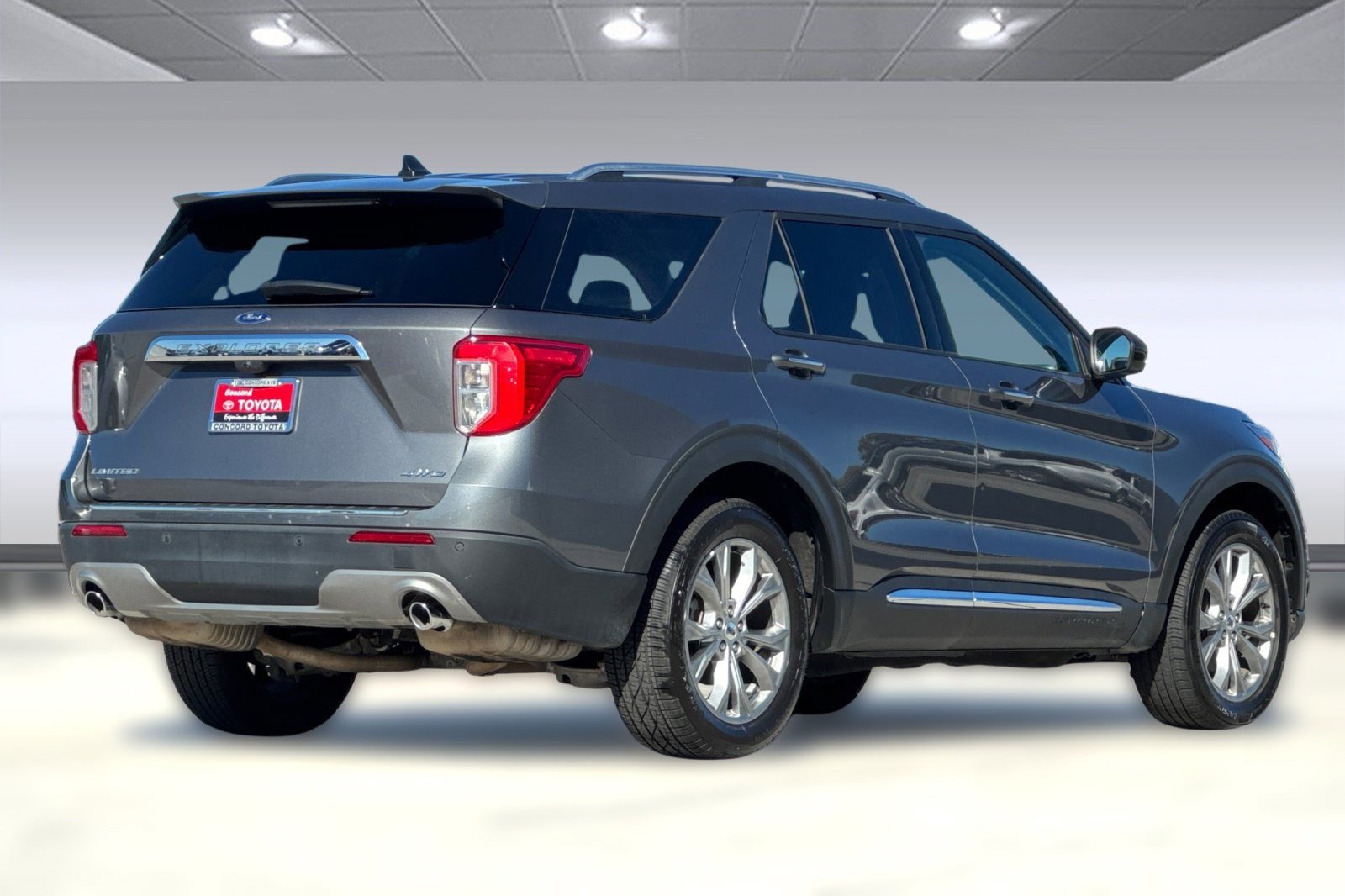 2023 Ford Explorer Limited photo 2