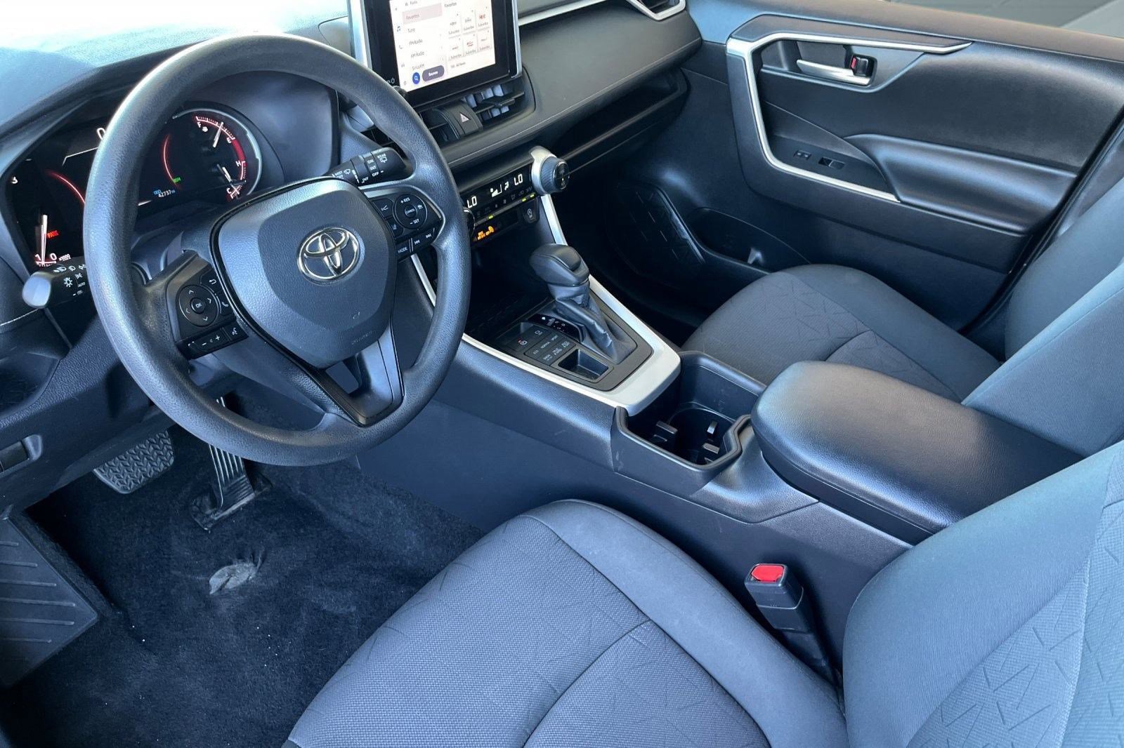 2024 Toyota RAV4 XLE photo 4