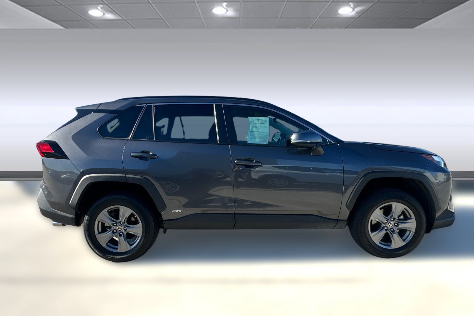 2024 Toyota RAV4 Hybrid XLE photo 2