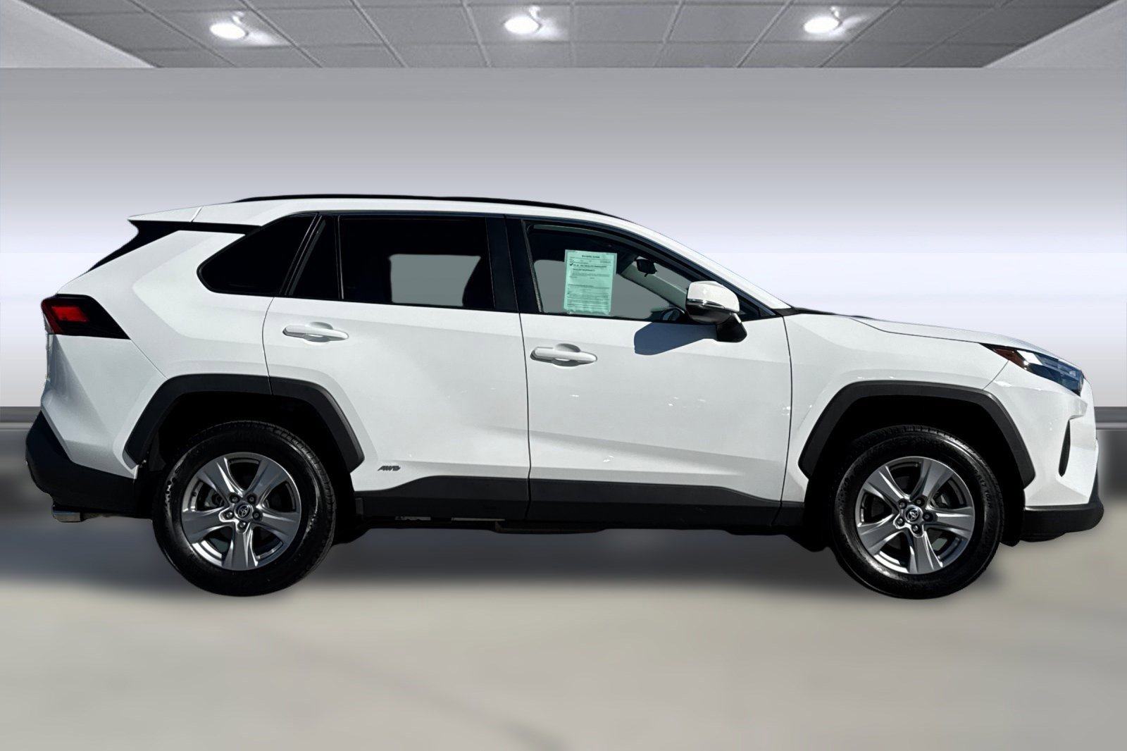 2024 Toyota RAV4 Hybrid XLE photo 2