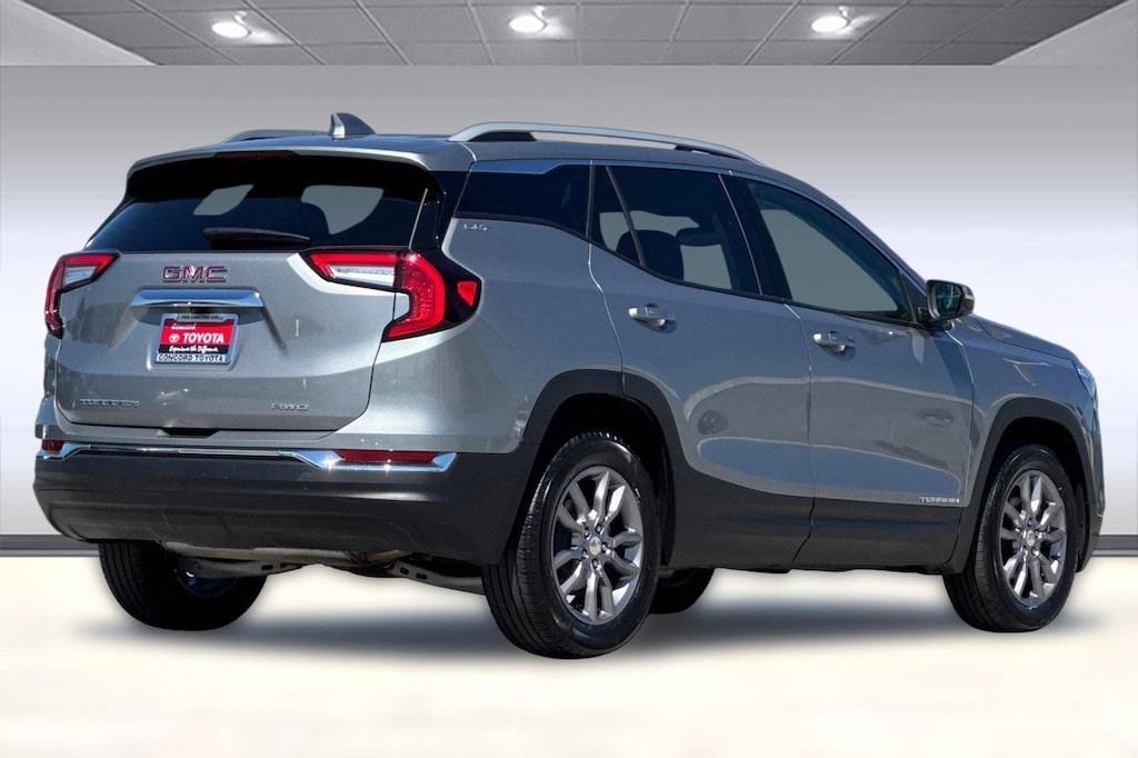 Used 2024 GMC Terrain SLT SUV