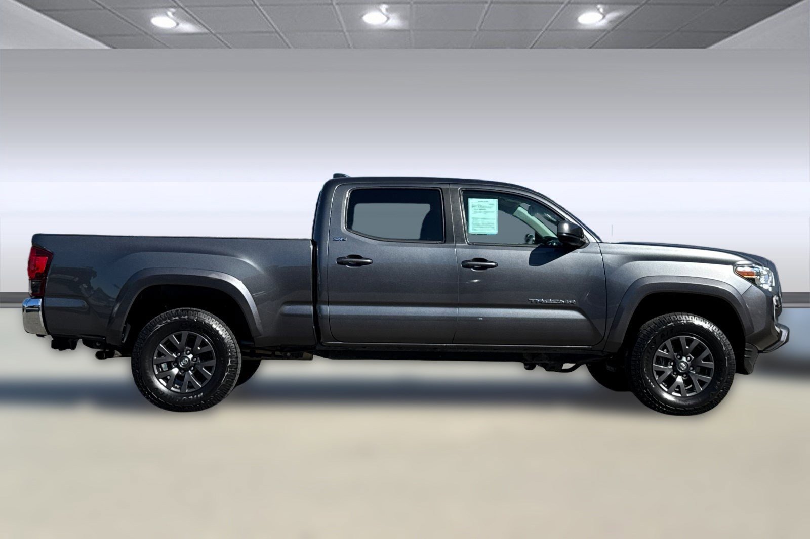 2021 Toyota Tacoma SR5 photo 2