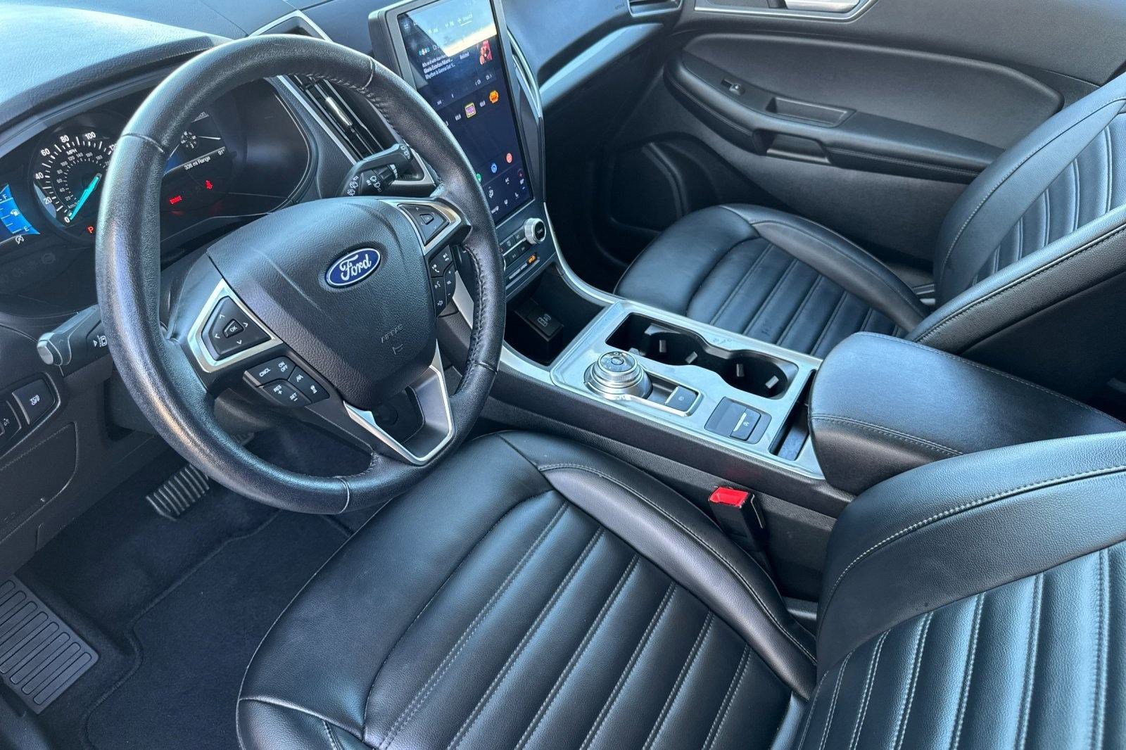 2023 Ford Edge SEL photo 4