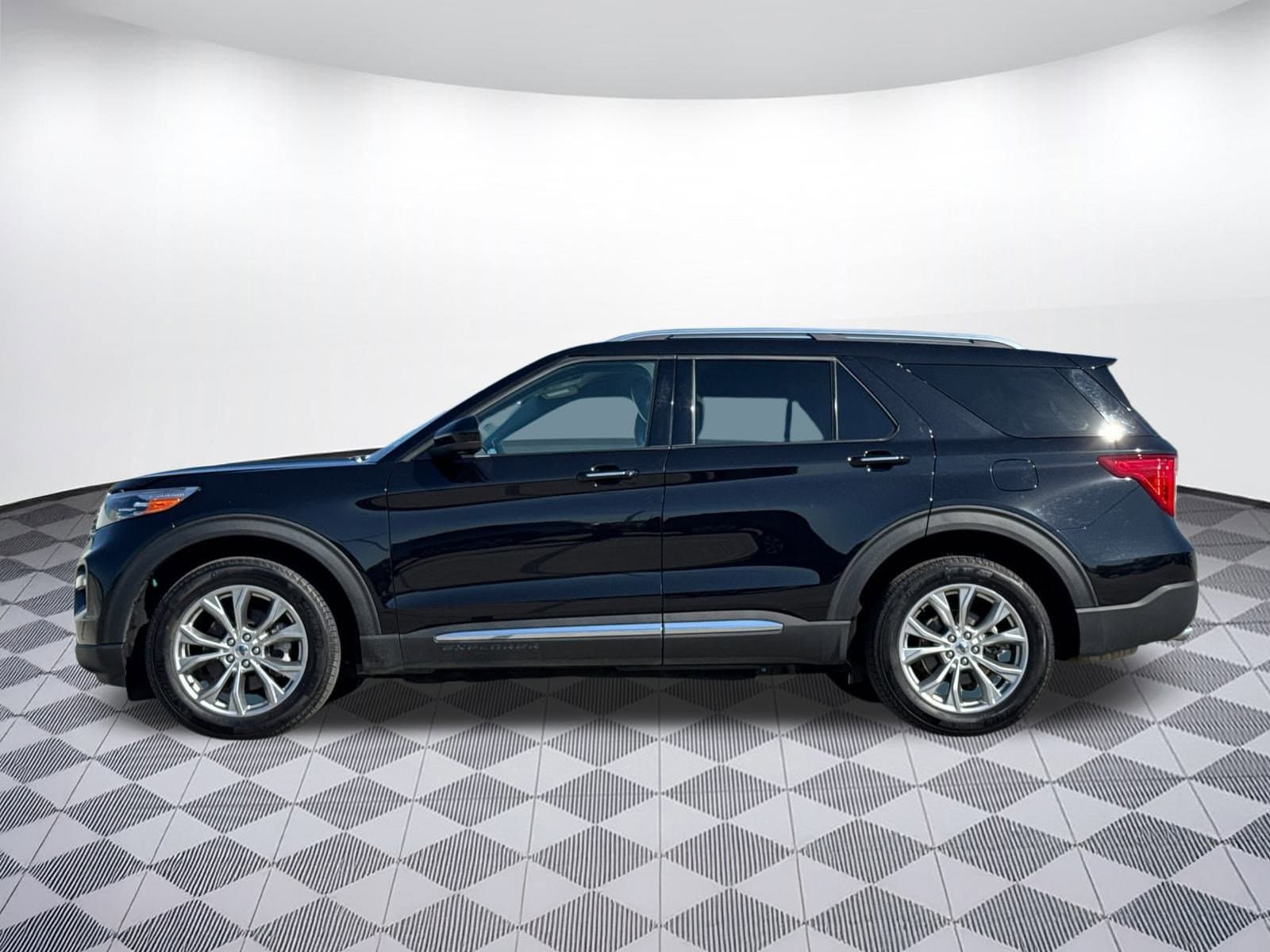 2024 Ford Explorer Limited photo 2