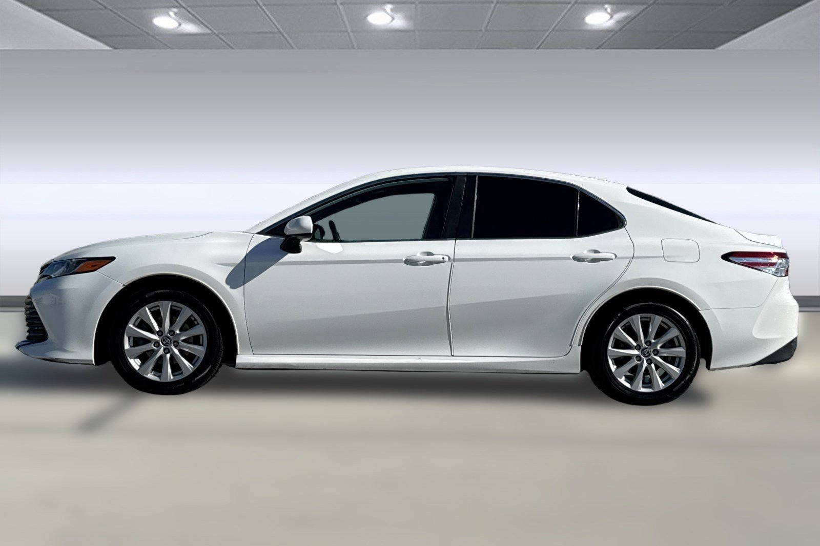 2020 Toyota Camry LE photo 2