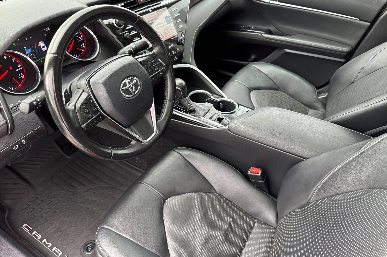 2019 Toyota Camry XSE V6 photo 4