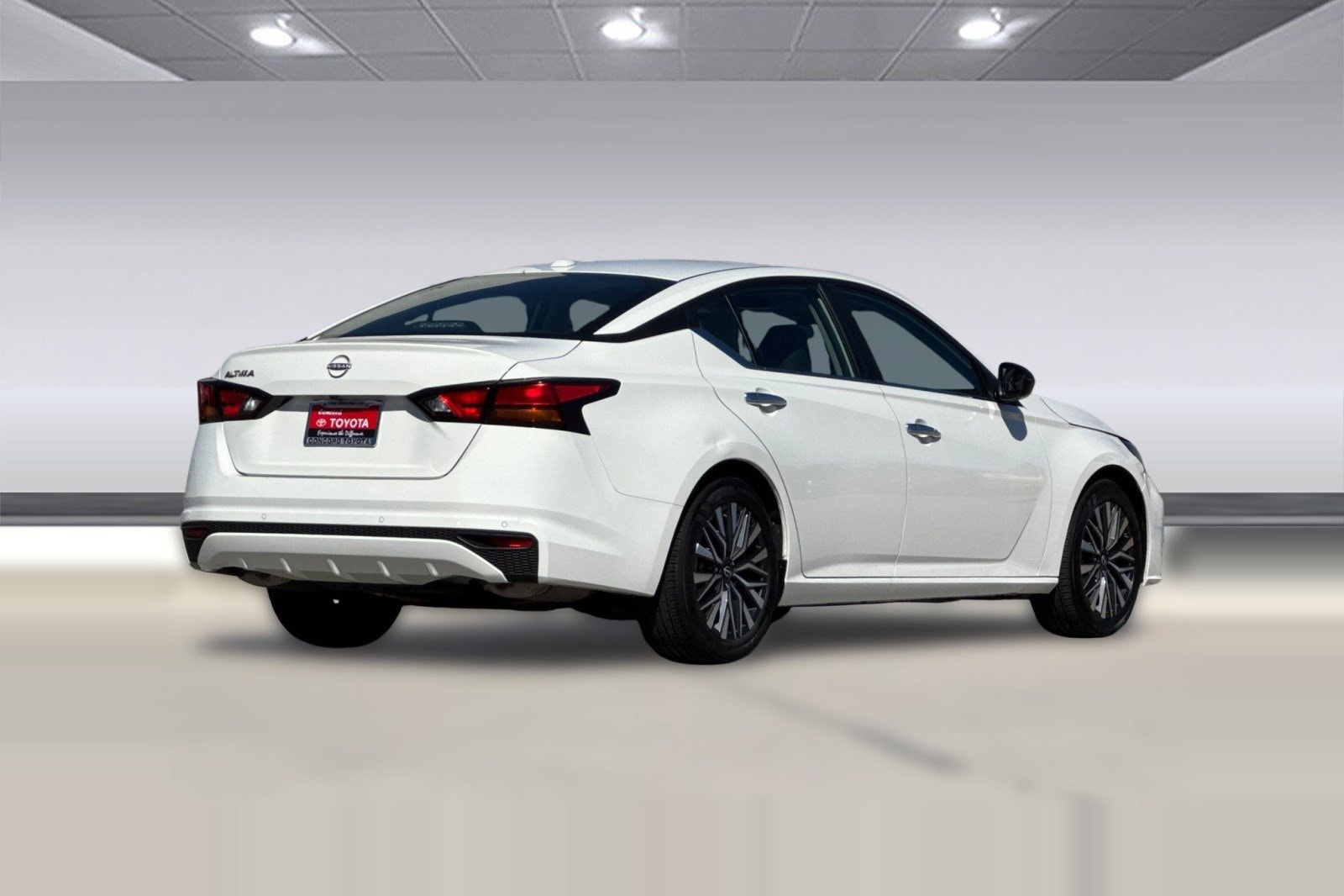 2025 Nissan Altima SV photo 2