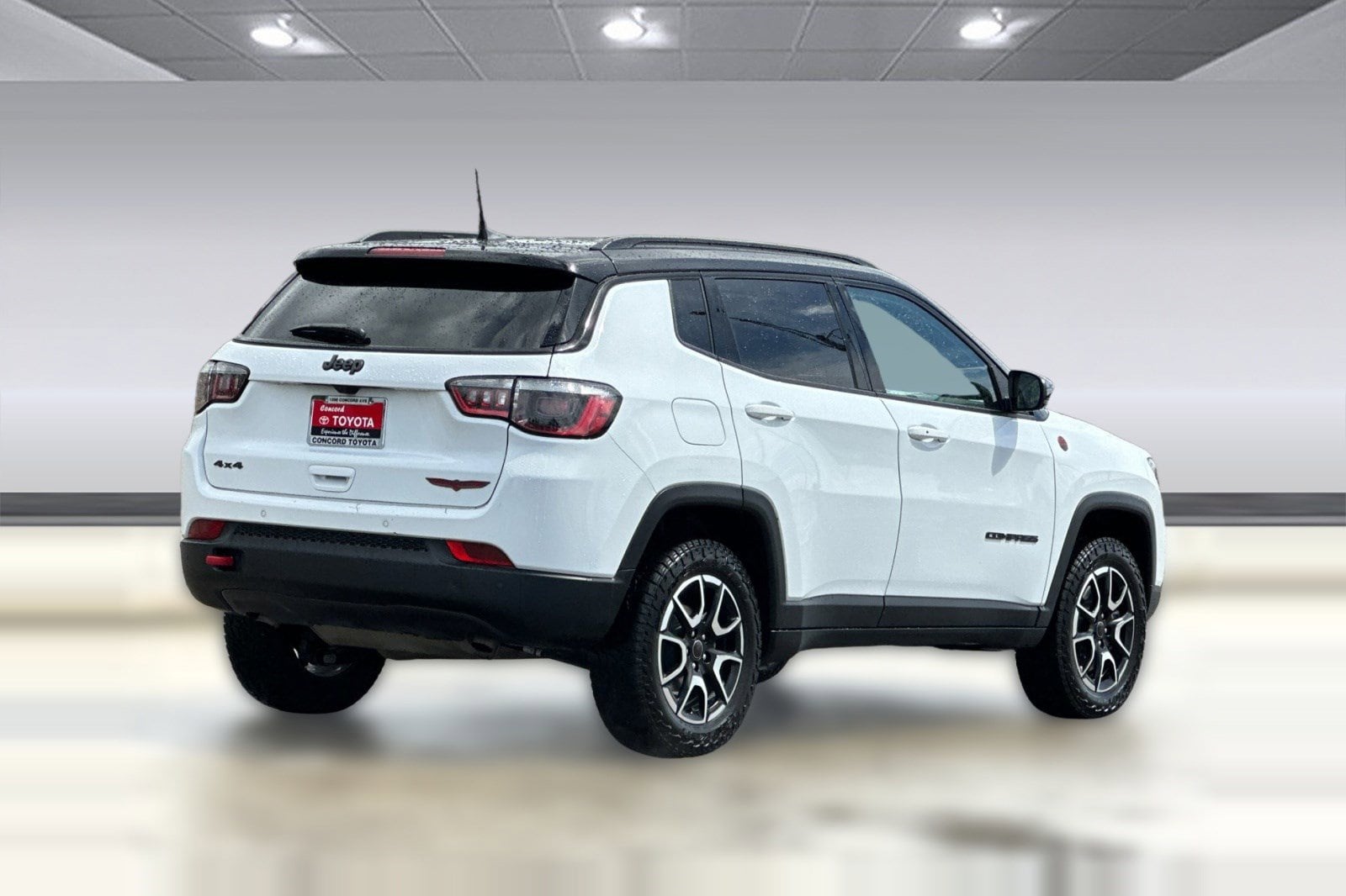 2025 Jeep Compass Trailhawk photo 2