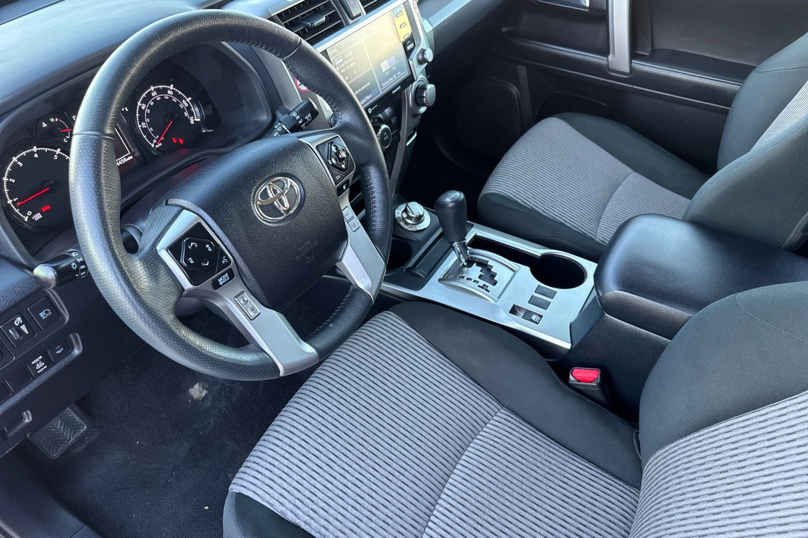 2024 Toyota 4Runner SR5 photo 4