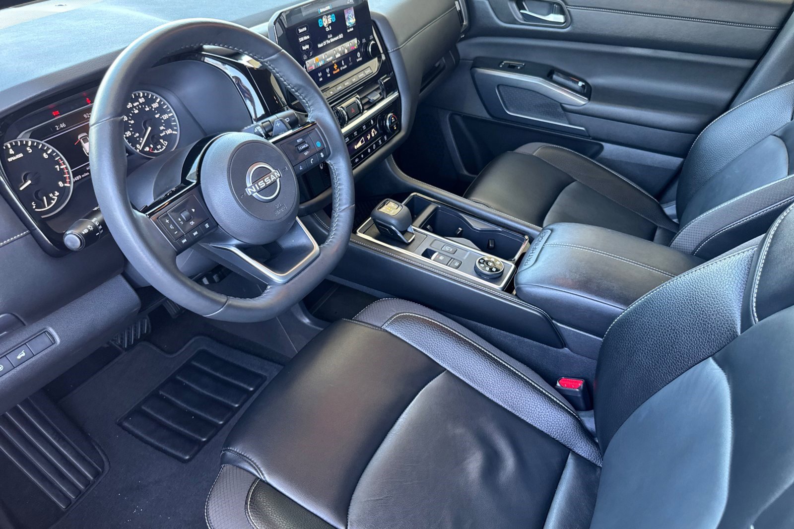 2024 Nissan Pathfinder SL photo 4