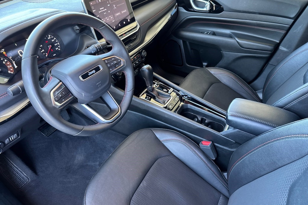 Used 2025 Jeep Compass Trailhawk SUV