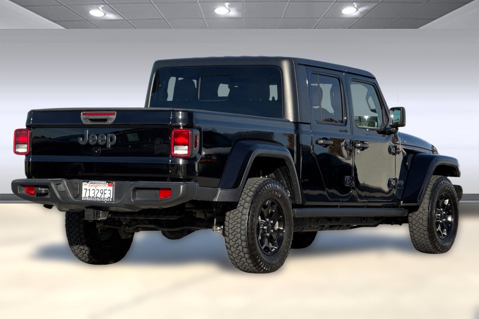 2021 Jeep Gladiator Willys Sport photo 3