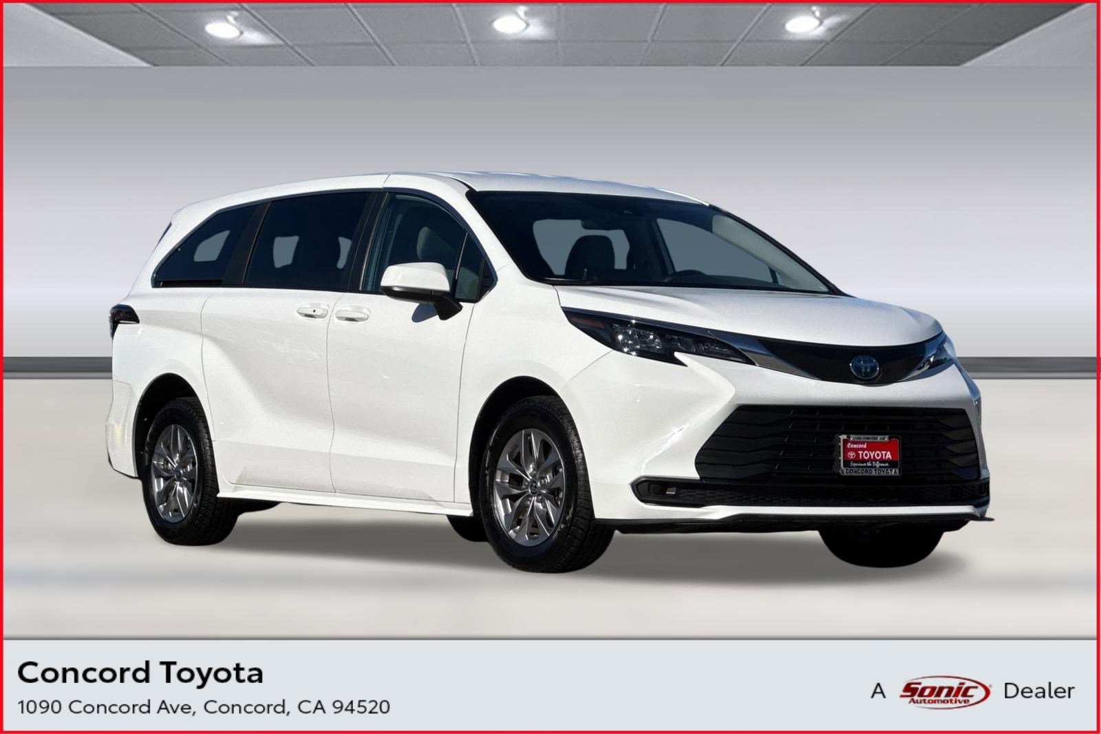 2024 Toyota Sienna LE's photo