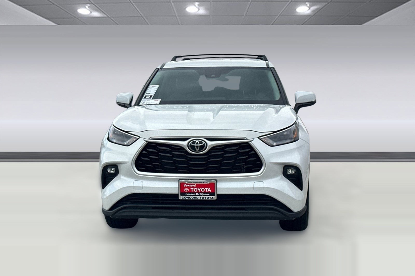 2023 Toyota Highlander LE photo 5
