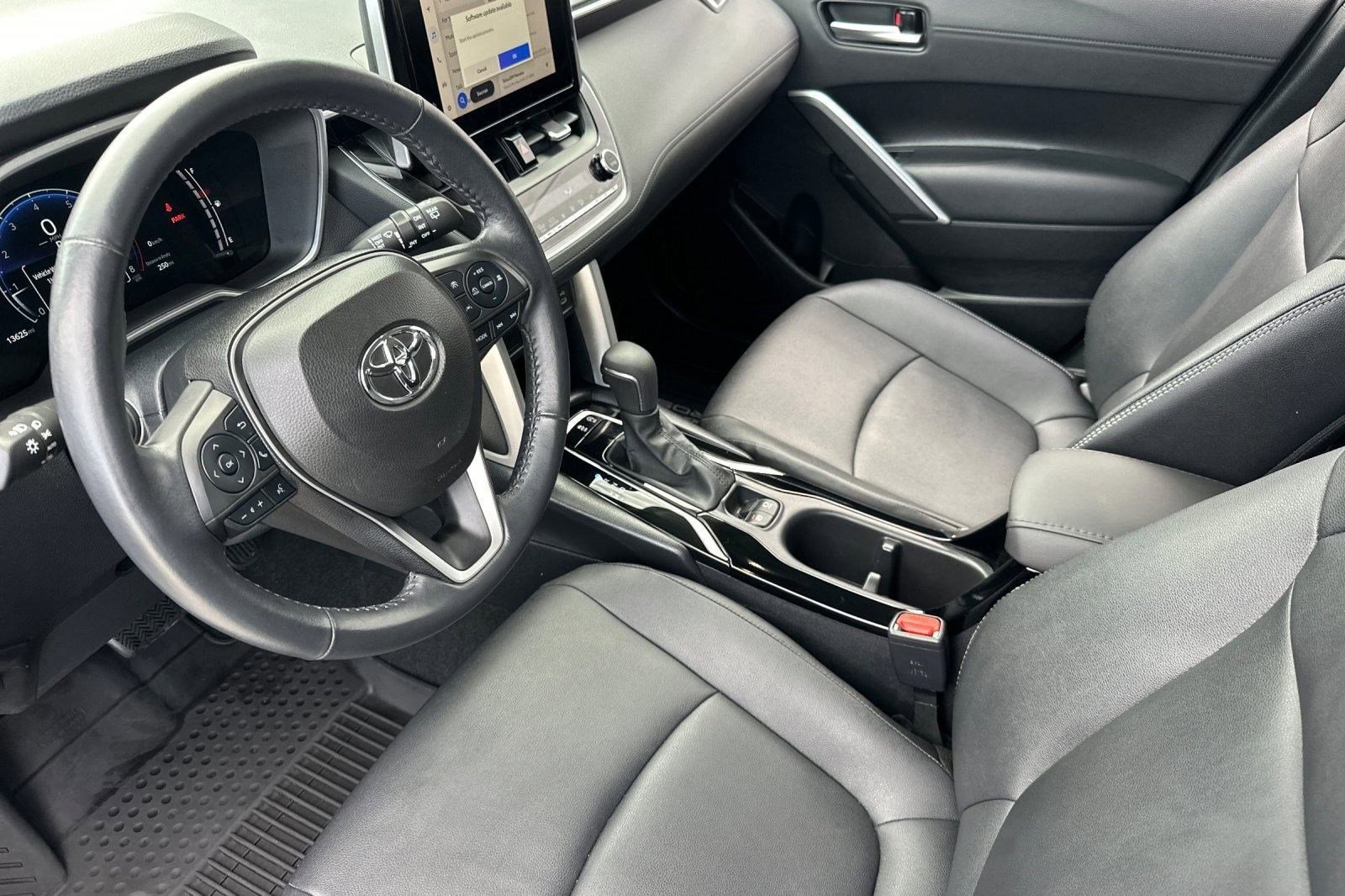 2023 Toyota Corolla Cross XLE photo 3