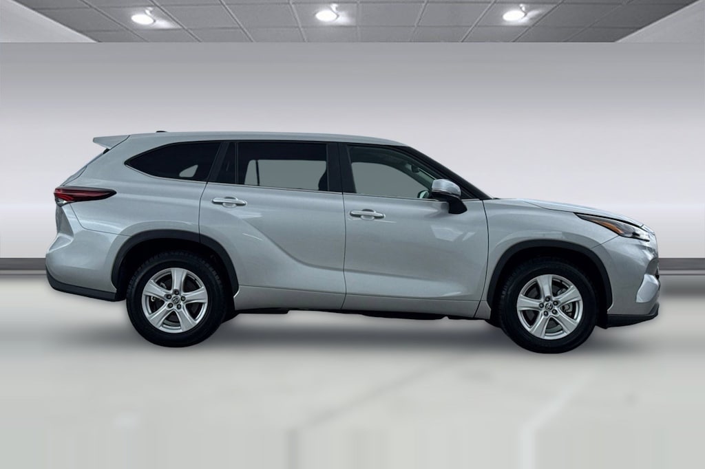 Used 2025 Toyota Highlander LE SUV