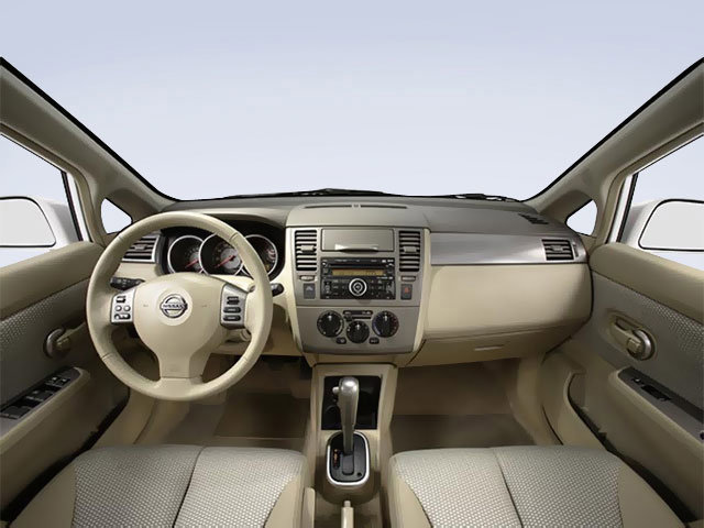 2009 Nissan Versa 1.8 S photo 4